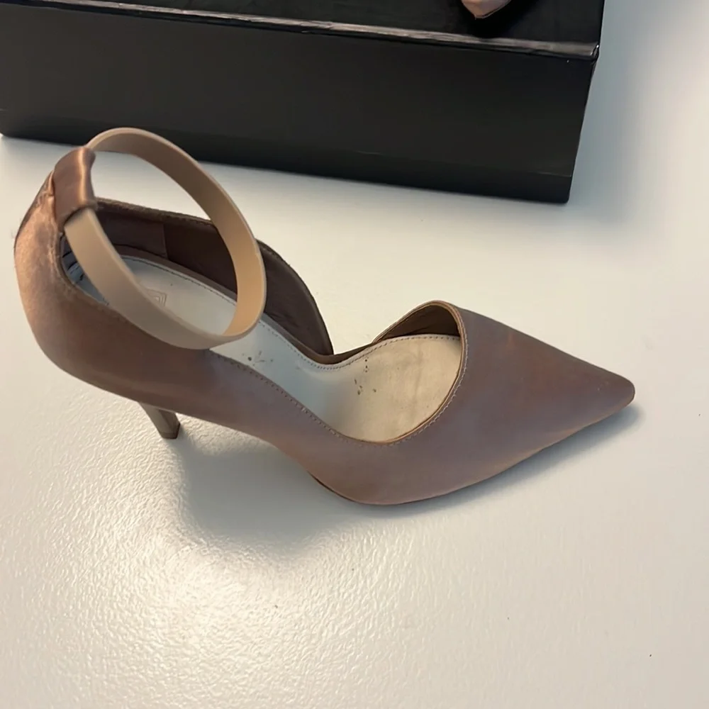 Herve Leger nude light pink neutral satin pointed point toe heels pumps … - Picture 2 of 10